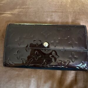 Louis Vuitton Vernis Amaranth Sarah Wallet